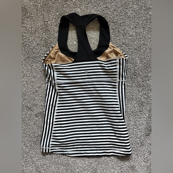 LULULEMON Scoop Neck Tank Black White Bold Stripes Racerback Shelf Bra Size 10 - Picture 2 of 5